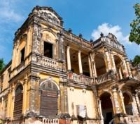 A Colonial Style Structure
